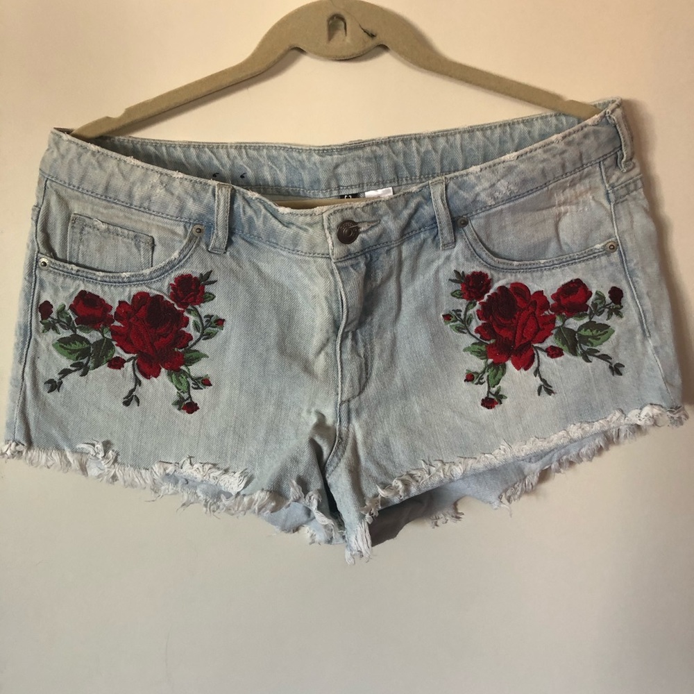 H&M DIVIDED Denim Shorts Roses Pattern